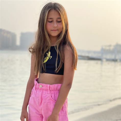 Youtubers, Pineapple Drawing, Kristina Pimenova, Vanessa, Jojo, Forever, Crop Tops, Disney ...