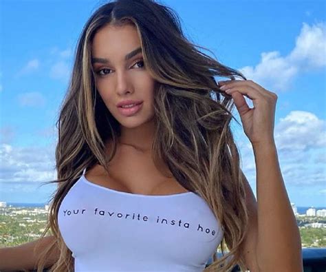 Lyna Perez – Bio, Facts, Family Life of Instagram Model