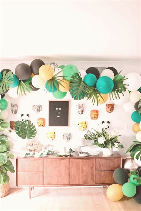 Jungle party table from a Jungle 1st Birthday Party on Karas Party Ideas 16 in 2020 | Boys first ...
