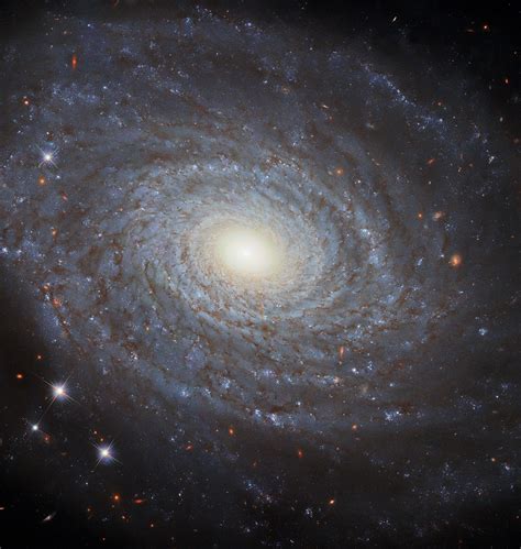 Time to Update Your Desktop Wallpaper With This Perfect Spiral Galaxy ...