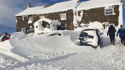 Tan Hill Inn: Guests snowed in at highest pub hold reunion - BBC News