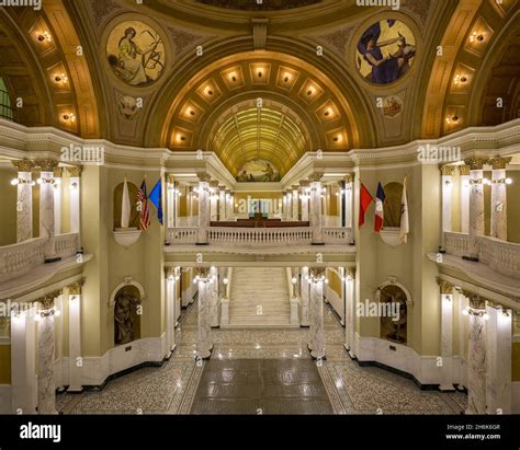 Capitol rotunda of the South Dakota State Capitol building in Pierre Stock Photo - Alamy