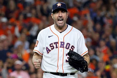 MLB free agent Justin Verlander wins third Cy Young award