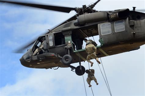 Idaho Army, Air Guard members earn air assault badges > National Guard ...