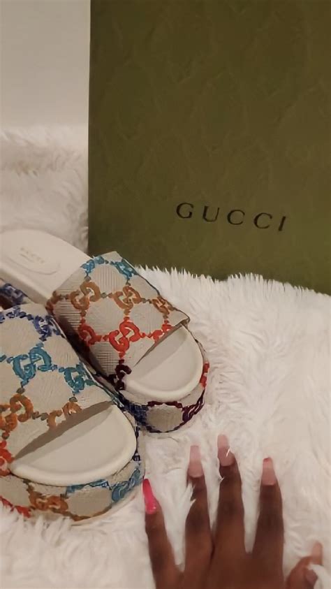 Pin by Ebony Wolfe on Shoes | Platform sandals outfit, Gucci slides outfit women, Gucci platform ...