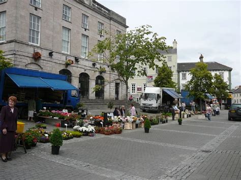 Pensioner ‘shocked beyond belief’ as pickpocket tries to steal purse in Armagh city shop – Armagh I