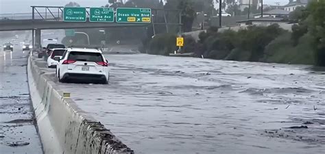 Unexpected flash floods in San Diego destroys - One News Page VIDEO