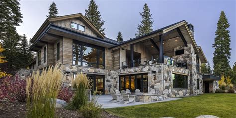 A Lake Tahoe-Area Hideaway Blends Into the Mountain Scenery - Mansion Global