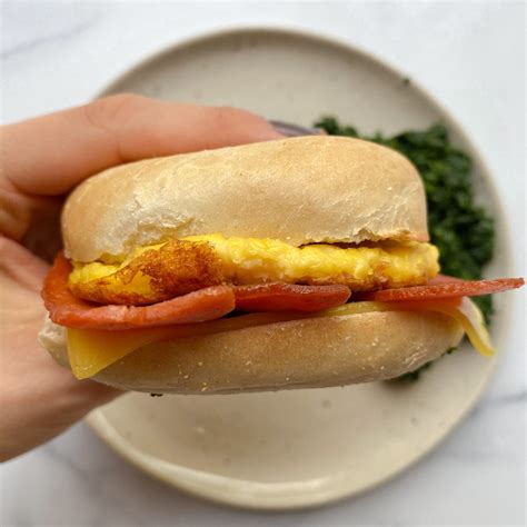 Vegan "Bacon, Egg, and Cheese" Breakfast Bagel - Veggie World Recipes