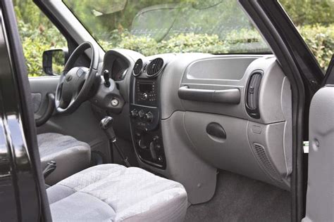 Mahindra Pik-up interior | TheDetroitBureau.com