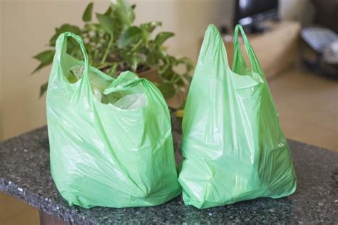 Advantages of Plastic Grocery Bags | LoveToKnow