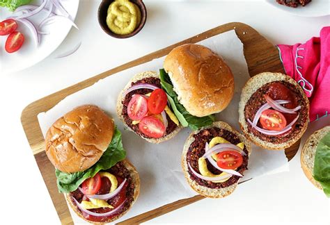 9 Ways to Celebrate Our Meatless Burger Obsession + 1 With Meat