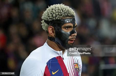 Ronald Araujo is playing in the match between FC Barcelona and Girona ...