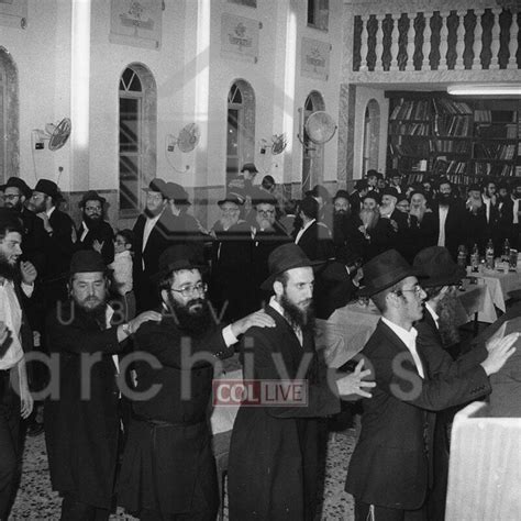 Gallery Shows Kfar Chabad History