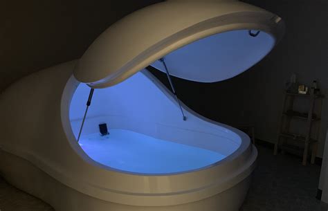 What It's Really Like To Try 'Float Therapy' - Huddle