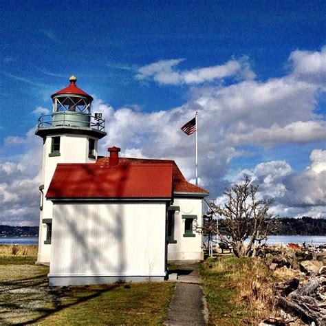 Point Robinson Lighthouse | Lighthouse, Lighthouse lighting, Vashon island