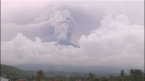 Bali: Experts warn volcanic eruption imminent – Channel 4 News