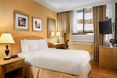 Days Inn by Wyndham Vancouver Downtown | Vancouver, BC Hotels