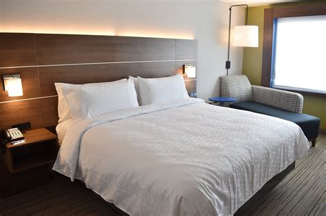 HOLIDAY INN EXPRESS & SUITES BOSTON SOUTH - RANDOLPH $128 ($̶1̶5̶0̶ ...