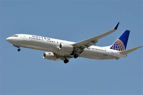 United Boeing 737-900 at Chicago on May 29th 2018, flaps/slats issue | AeroInside