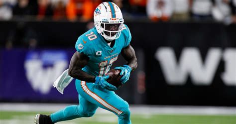 Dolphins' Tyreek Hill Says Jets Trade Was 'Very Close,' Blames 'State Taxes' | News, Scores ...