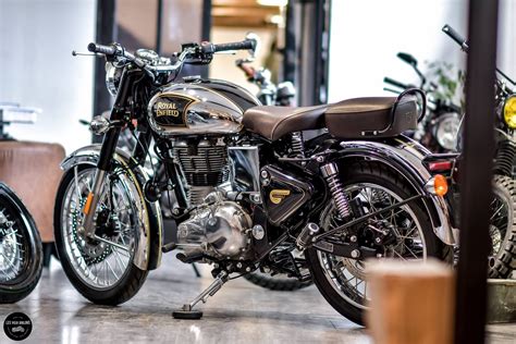 two motorcycles are parked next to each other