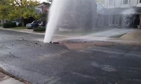 Water main break sends water shooting out of hole in road in Jefferson County - CBS Colorado