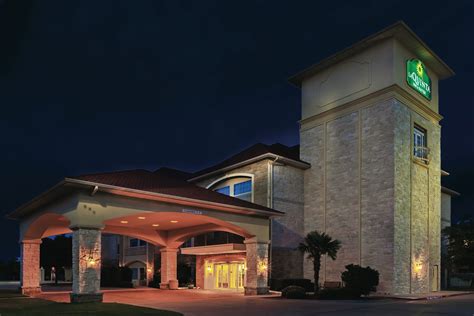 La Quinta Inn & Suites by Wyndham Granbury | Granbury, TX Hotels