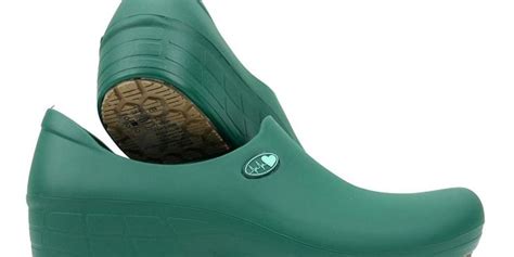 best waterproof shoes for nurses - Nursing Trends