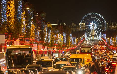 Lumières de Noël à Paris – Journal Métro