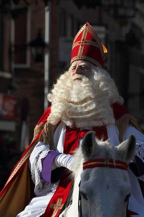 The History & 25 Other Names for Santa Claus Around The World