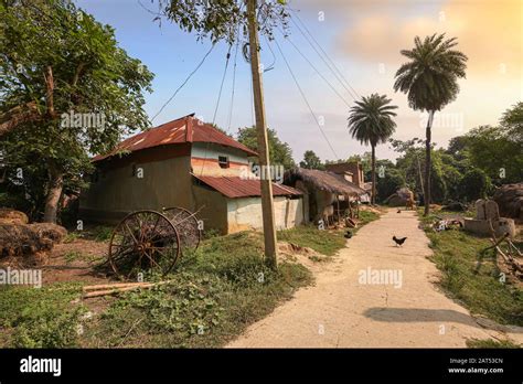 Village road india hi-res stock photography and images - Alamy