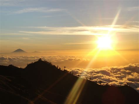 Camping above the clouds at Gunung Rinjani Southeast Asia Travel, Above ...