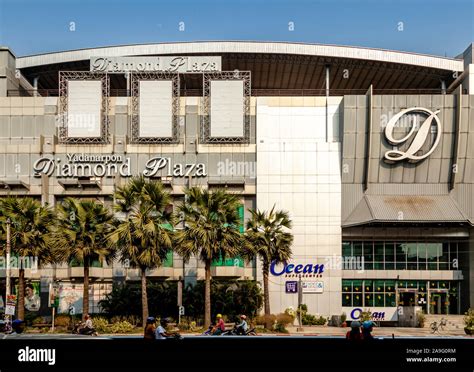 Diamond Plaza Shopping Mall, Mandalay, Myanmar Stock Photo - Alamy