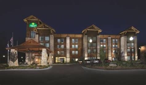 La Quinta Inn & Suites Hollister Hollister (Missouri) Located off Highway 65, within a 5-minute ...