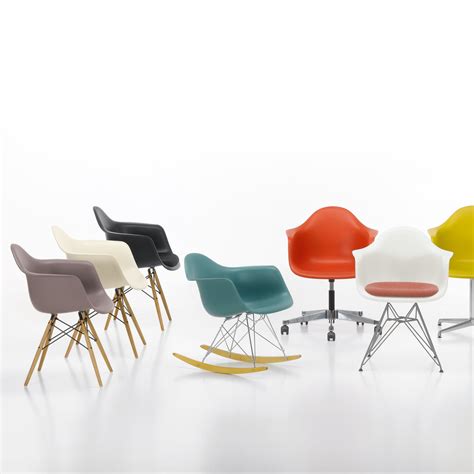 Vitra - Eames Plastic Armchair DAR - Full upholstery | Connox