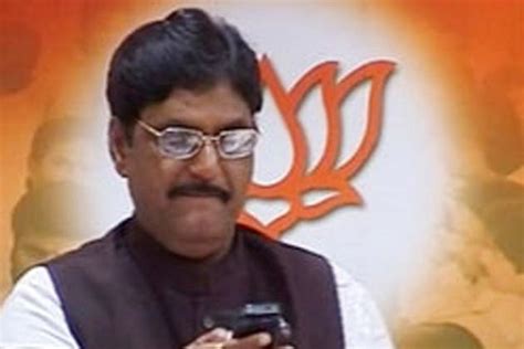 CBI takes over probe into Gopinath Munde's death - Akela Bureau of ...