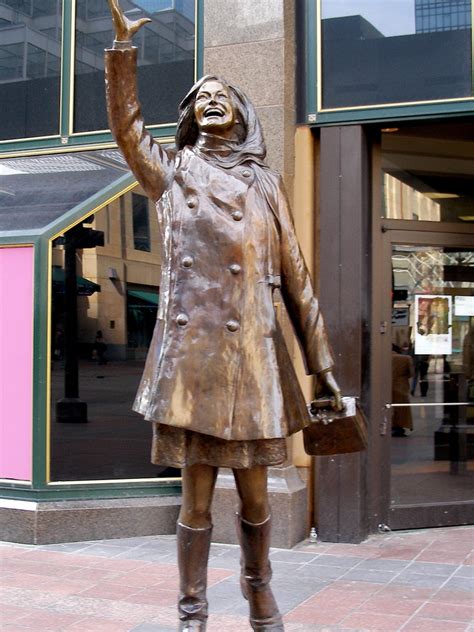 Mary Tyler Moore statue | David King | Flickr