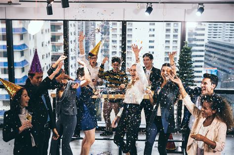 Guide to Team-Building: Are Your Employees Refusing to Attend Company Parties & Events? - Prevue HR