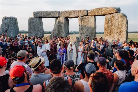 Winter Solstice Attracts Thousands To Stonehenge Cnn Travel