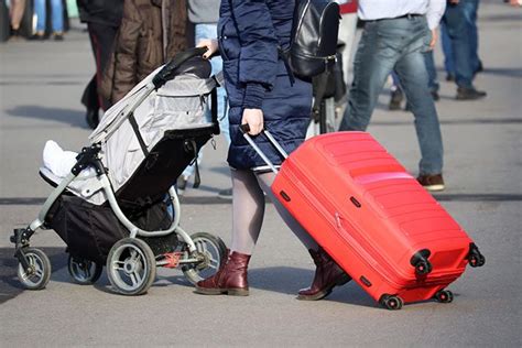 Make Your Vacation Easier With the Best Stroller for Airplane Travel