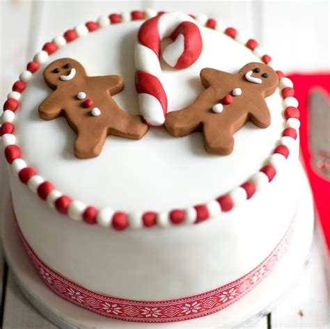 11 Awesome And Easy Christmas cake decorating ideas - Awesome 11