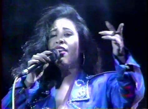 Selena Quintanilla Pérez Singing Como la Flor Her opening song for ...