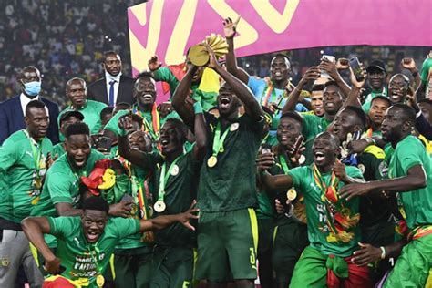 Senegal national football team gets heroes’ welcome - 93.3 KFM