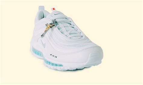 Jesus Shoes! Sneakers Worth $3000 Injected With Holy Water Sell Out Within Minutes | India.com