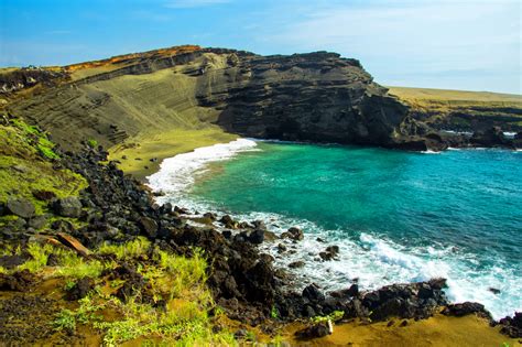 Wow! Pantai Ini Punya Pasir Berwarna Hijau - blackxperience.com