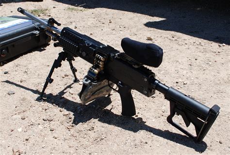 File:LSAT light machine gun with Ammunition.JPG - Wikimedia Commons