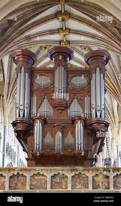 exeter cathedral nave and organ Stock Photo - Alamy