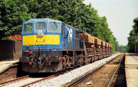 Dunmurry station (1998) © Albert Bridge cc-by-sa/2.0 :: Geograph Ireland