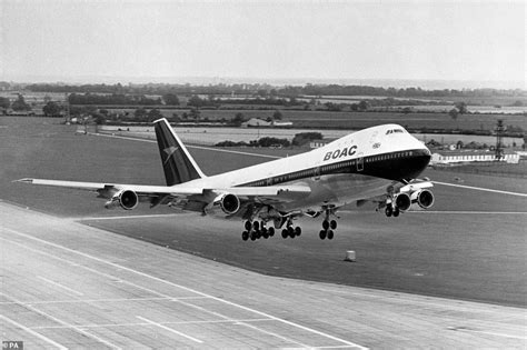 Two British Airways Boeing 747s take off from Heathrow for last time | Boeing, Aircraft, British ...